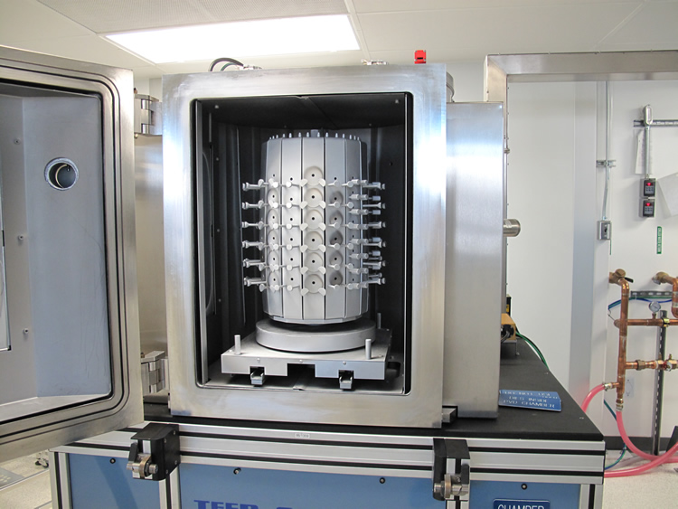 EC © ™ Vakuumkammare och Magnetron Sputtering Coating Machine leverans till kund