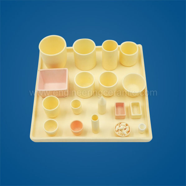 Varför välja aluminiumoxidkeramiska laboratorieartiklar för dina laboratoriebehov?